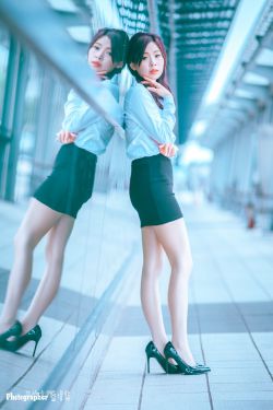 女人扒开尿口让男人捅