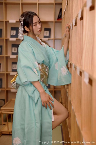 穿成大佬的娇软美人