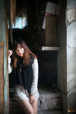小男生被绑在机器上榨精小说