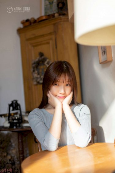 厨房里光屁股的岳